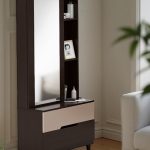 Modular retail display shelves in a showroom